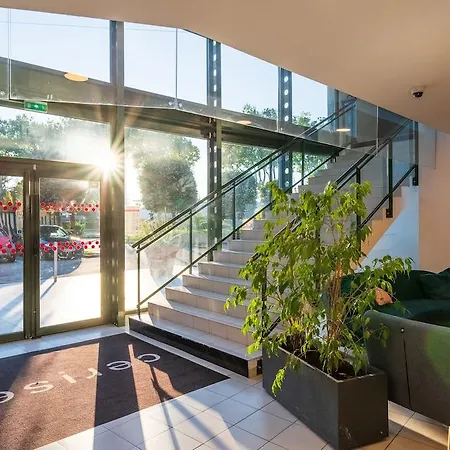 Cerise Valence Aparthotel 3*