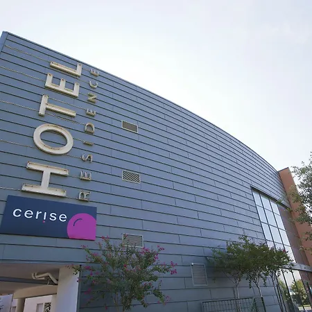 Cerise Appart hôtel 3*