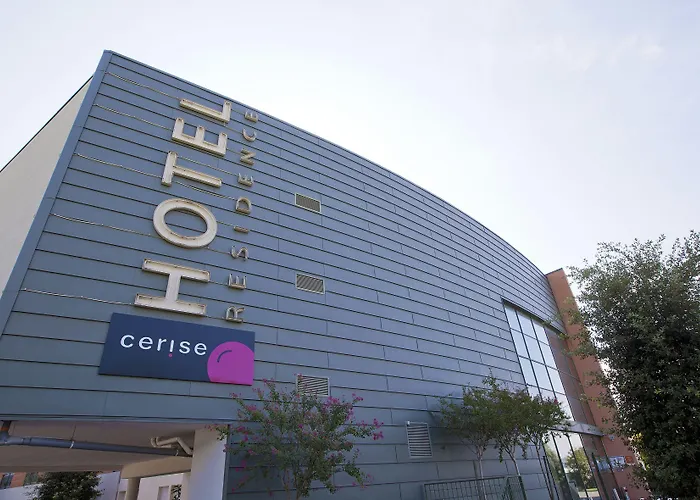 Cerise Appart hôtel 3*